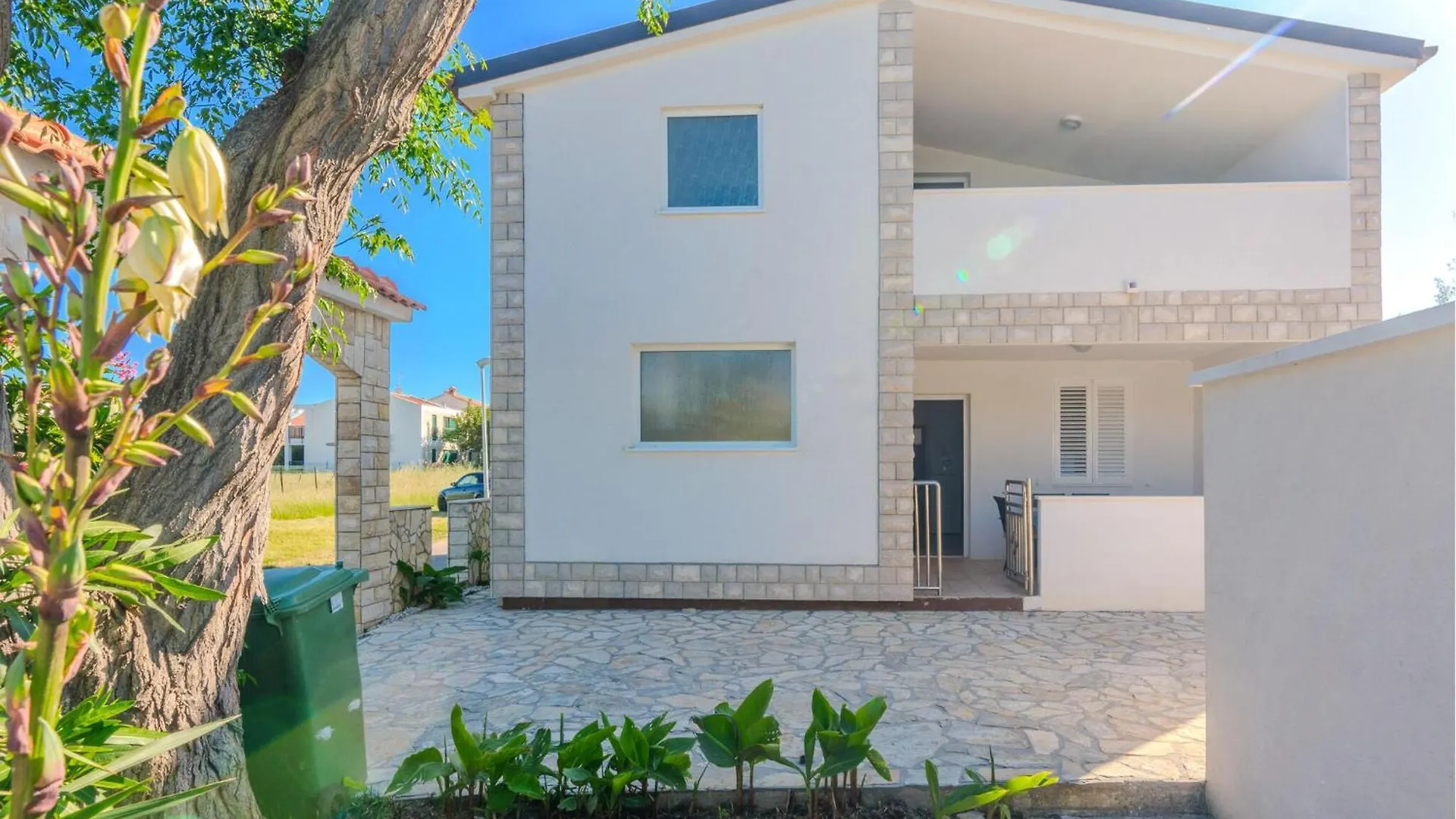 Beautiful Apartment In Nin With Kitchen
