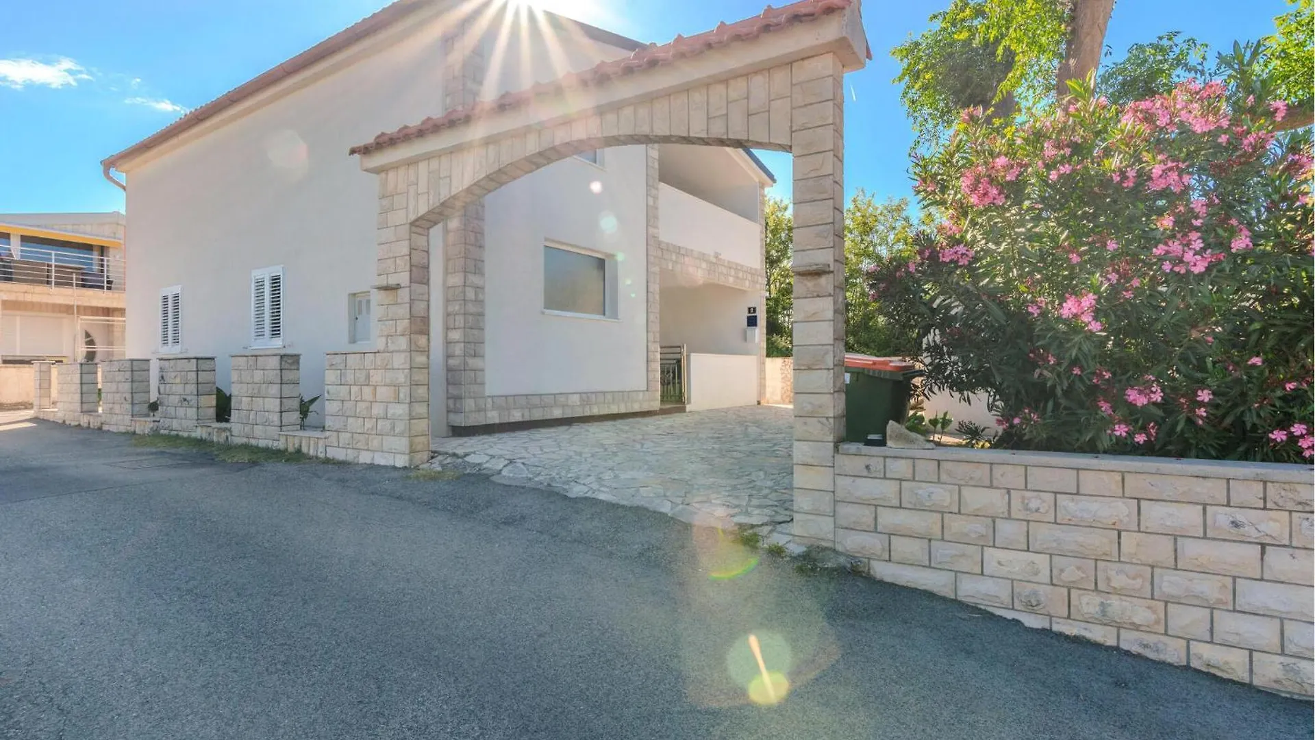 Beautiful Apartment In Nin With Kitchen 0*,